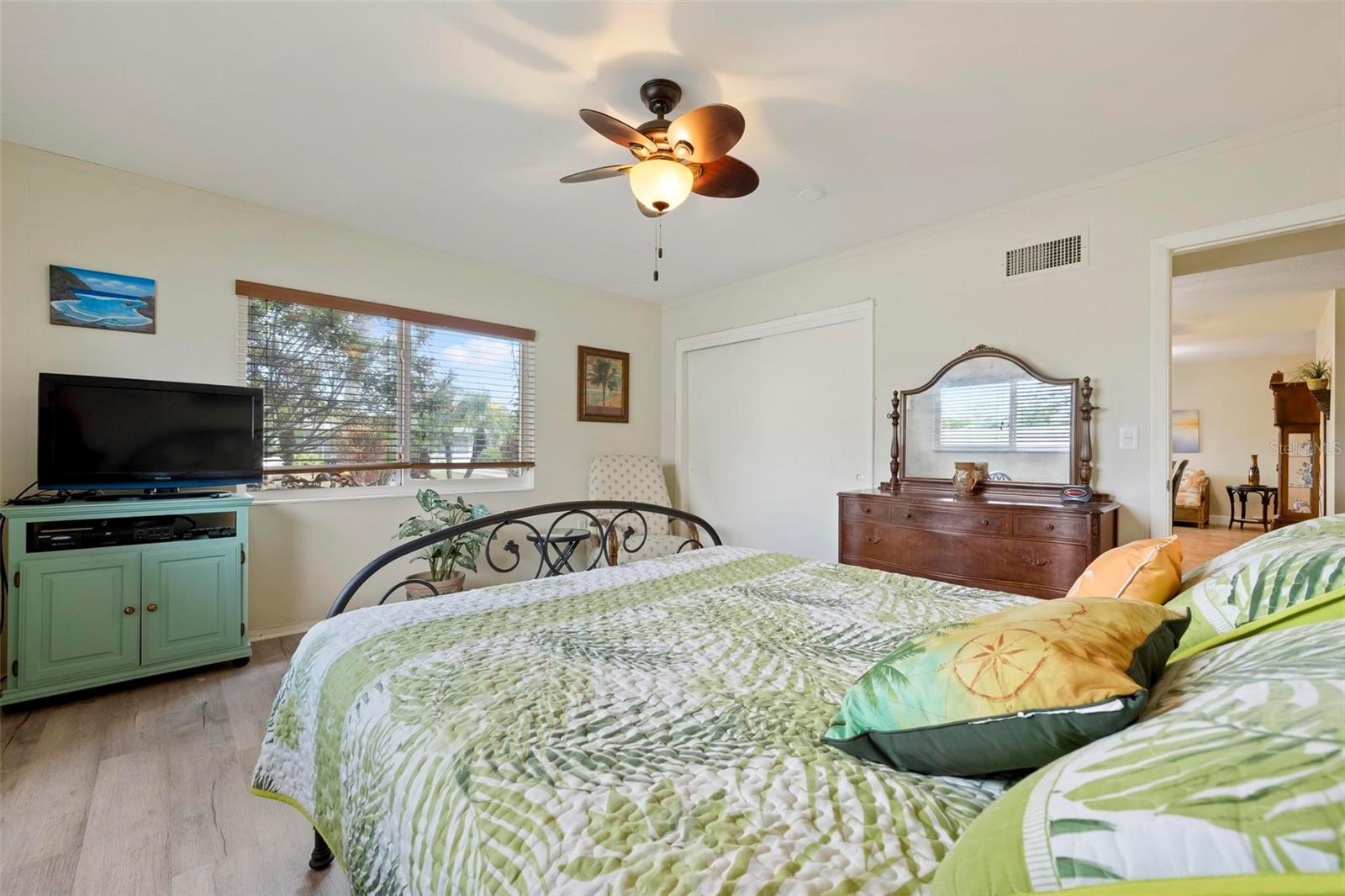 BEACH MANOR - Residential