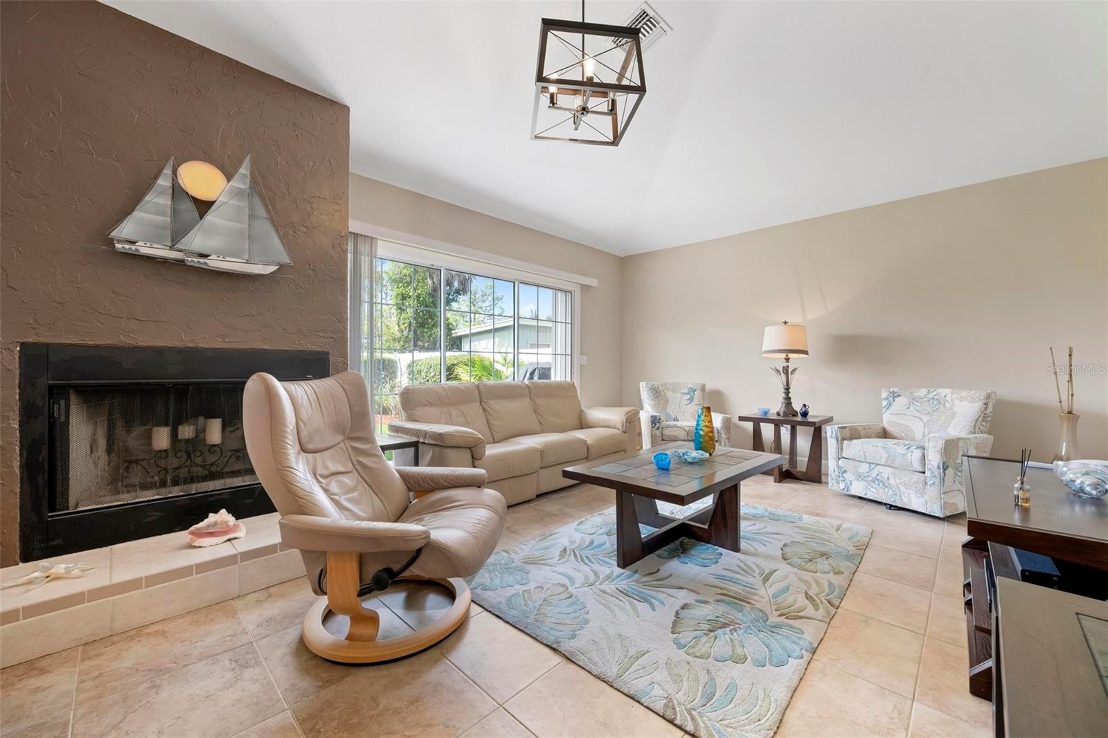 BEACH MANOR - Residential