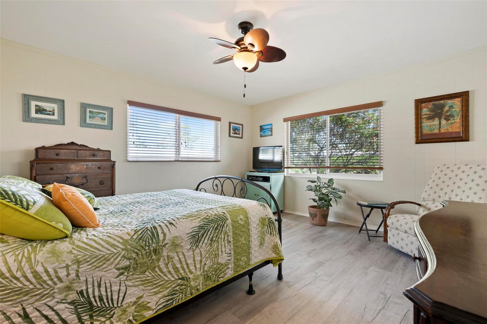 BEACH MANOR - Residential