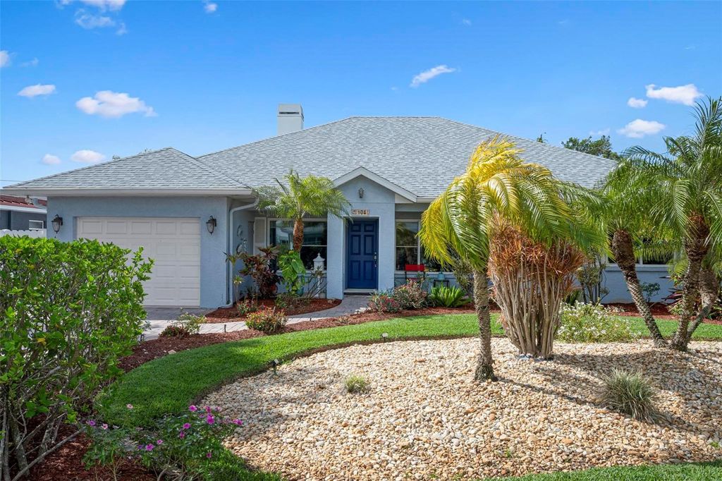Photo of 104 Alba Street W, Venice, FL 34285 (MLS # N6143678)
