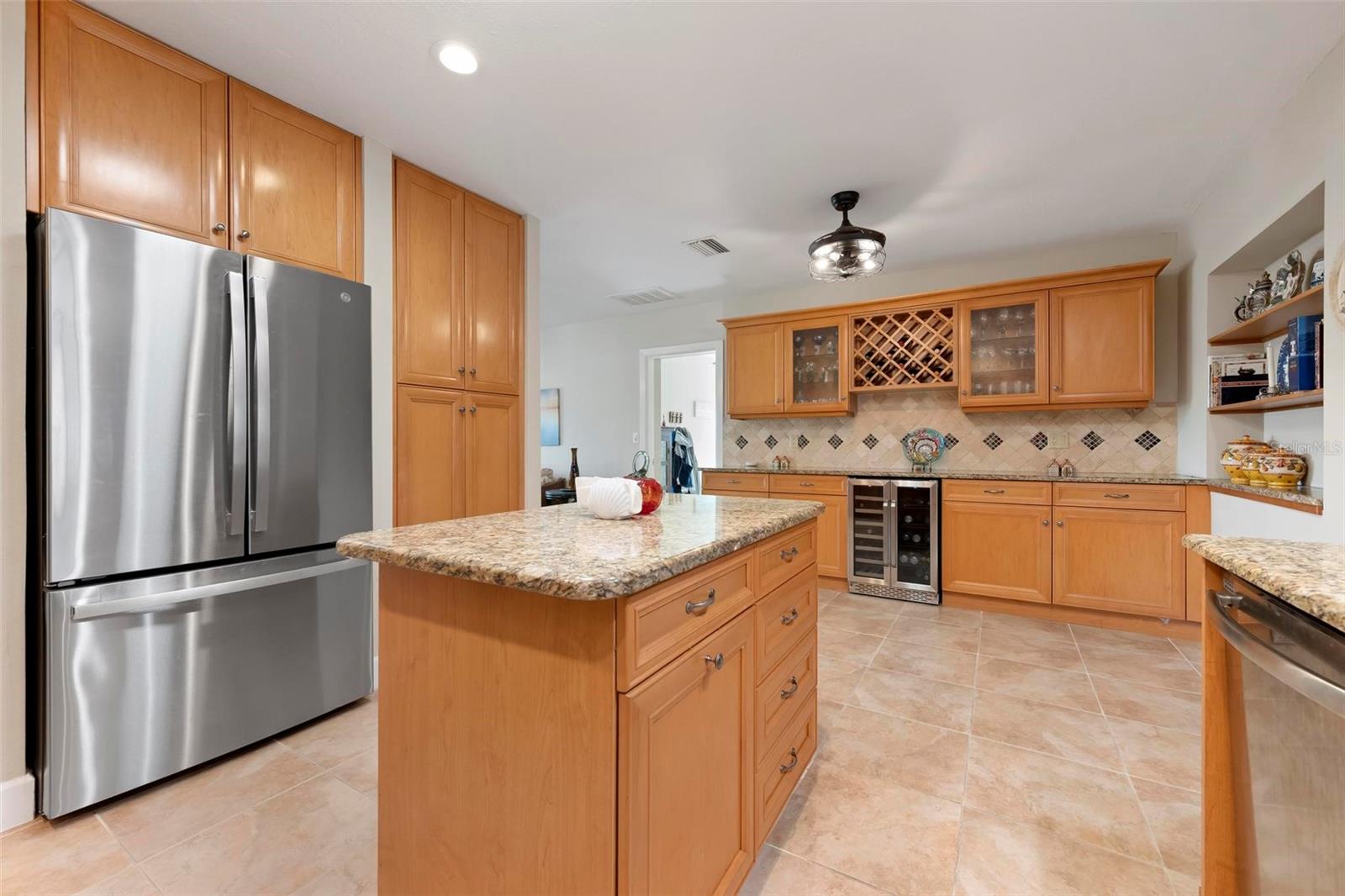 BEACH MANOR - Residential