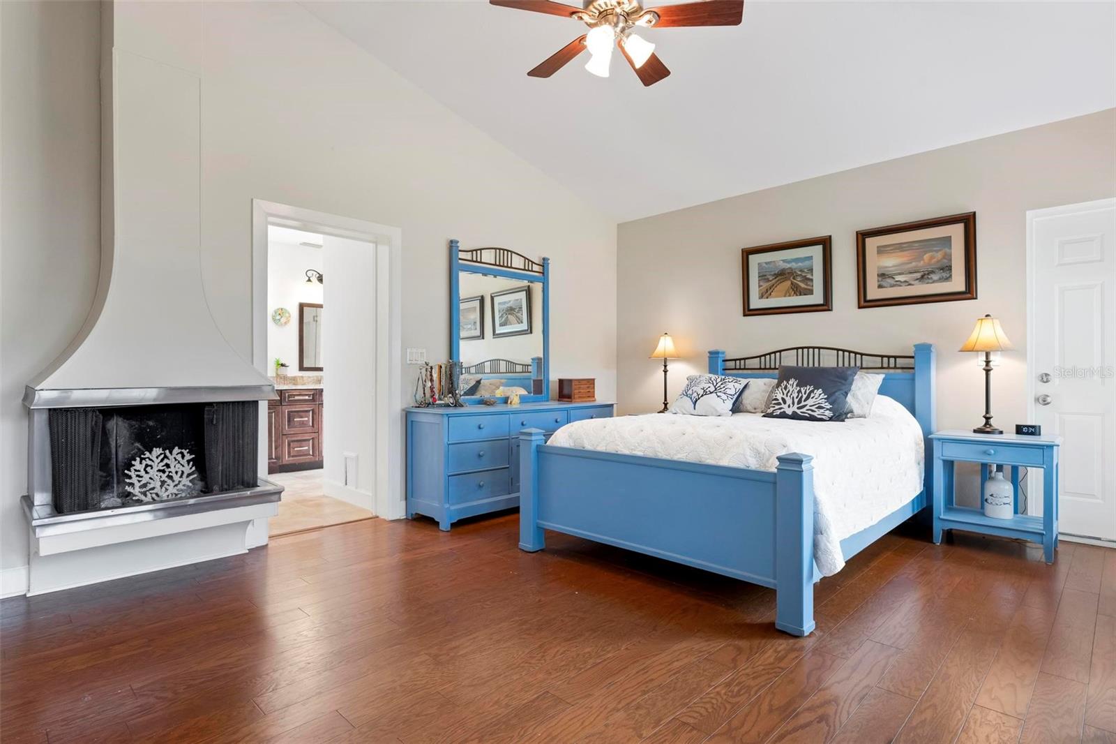 BEACH MANOR - Residential