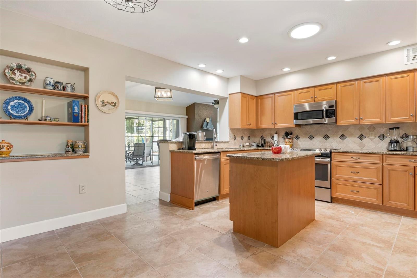 BEACH MANOR - Residential