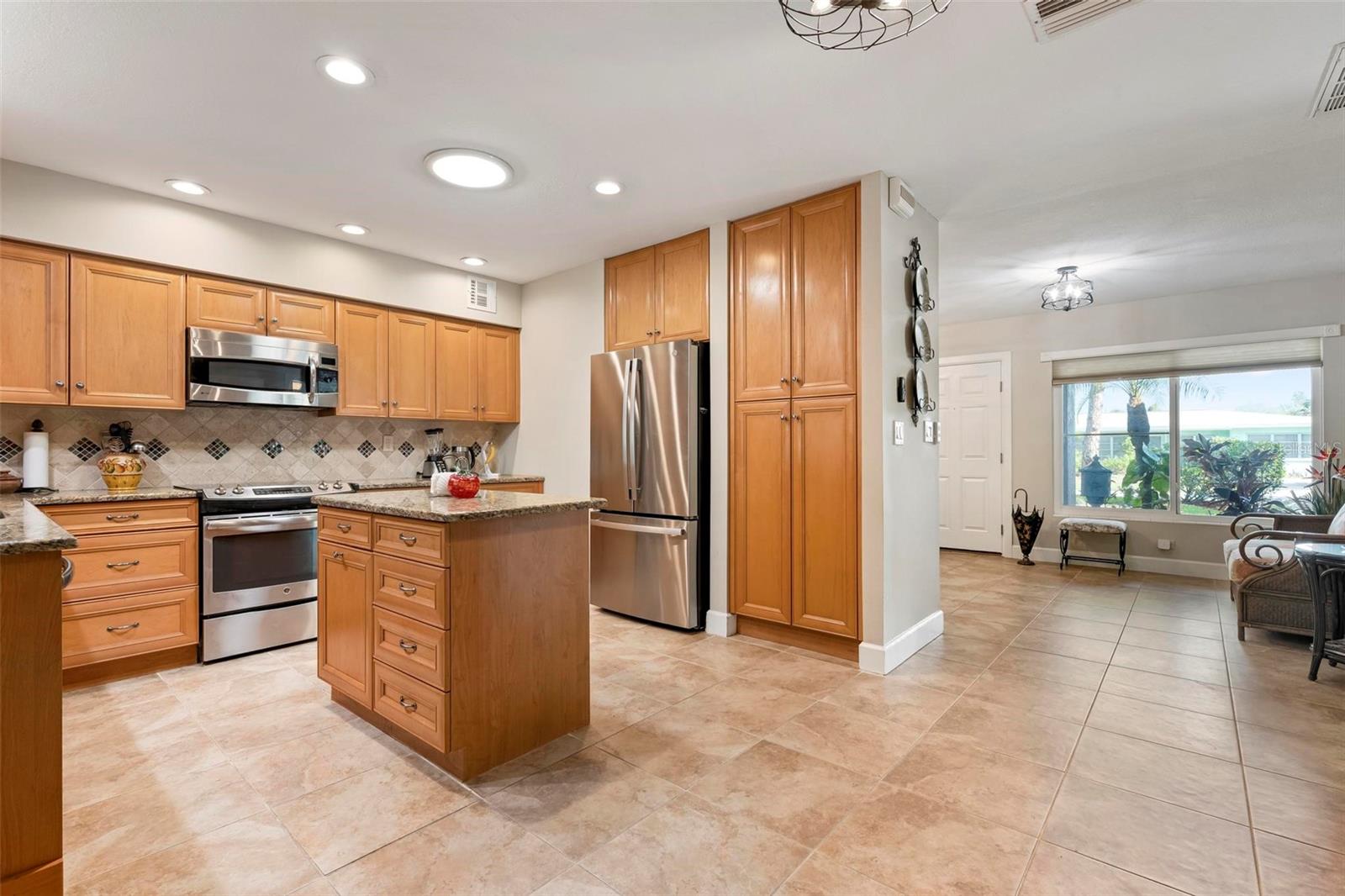 BEACH MANOR - Residential