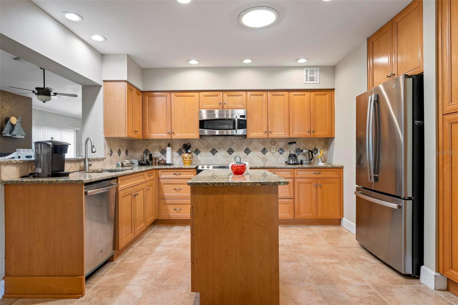 BEACH MANOR - Residential