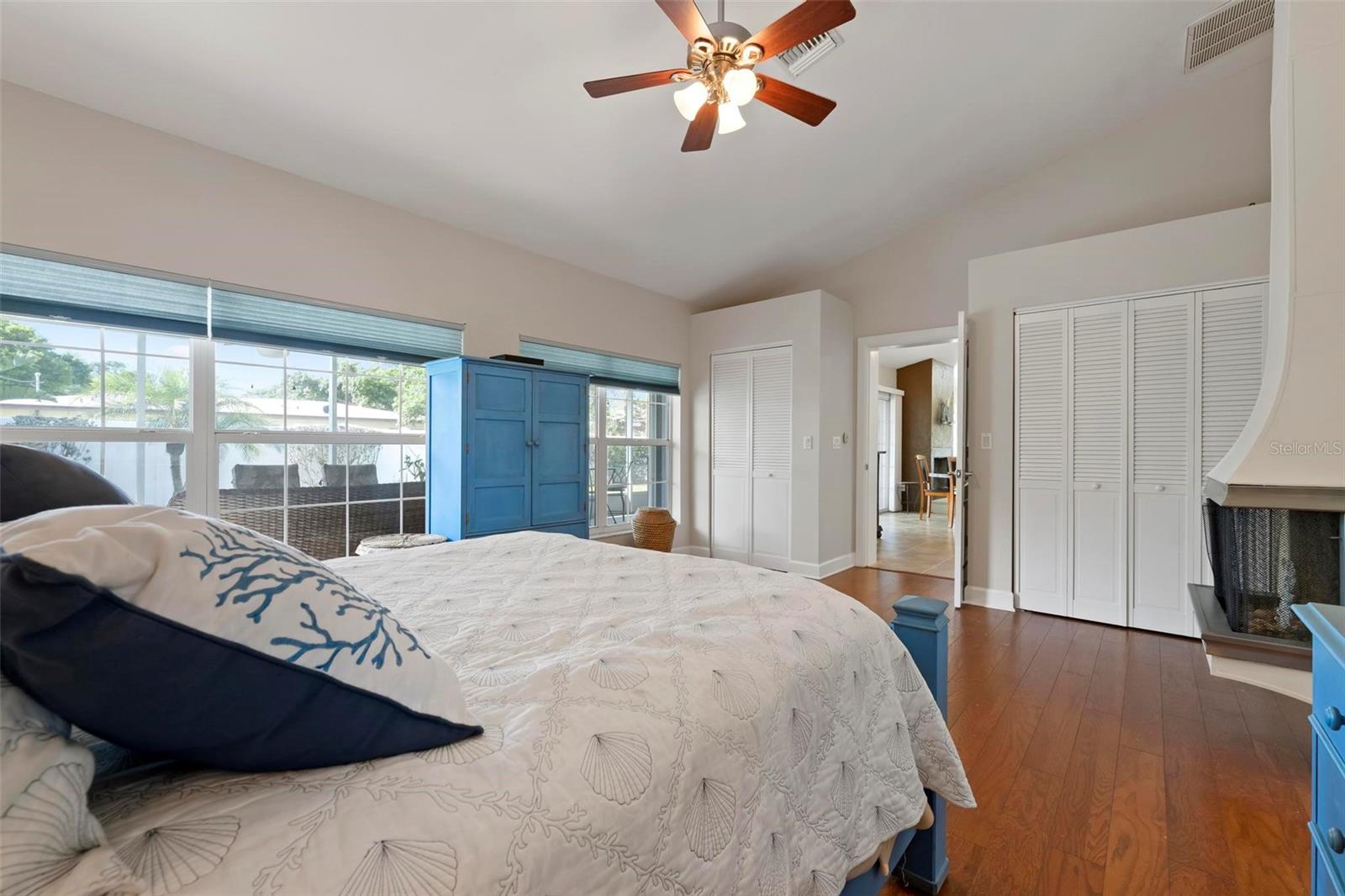 BEACH MANOR - Residential