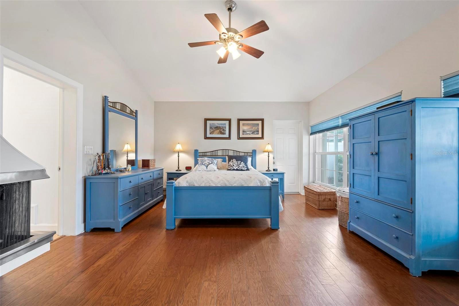 BEACH MANOR - Residential