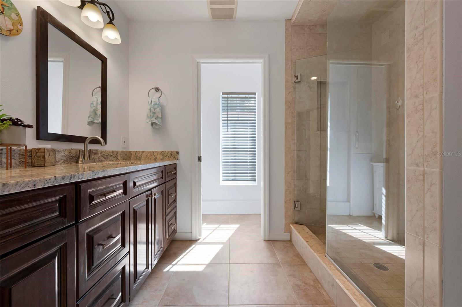 BEACH MANOR - Residential