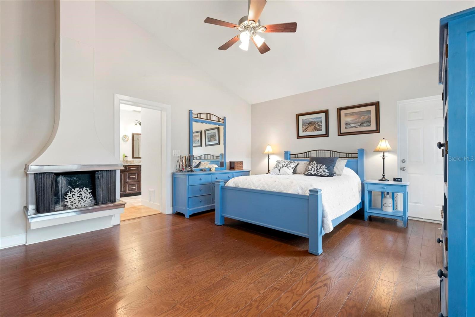 BEACH MANOR - Residential