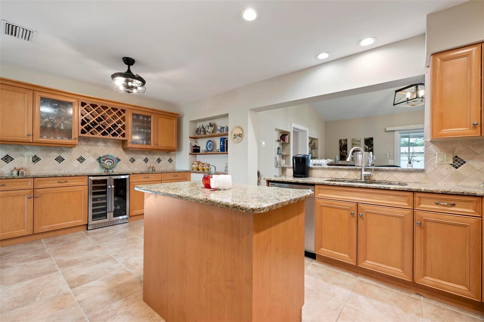 BEACH MANOR - Residential