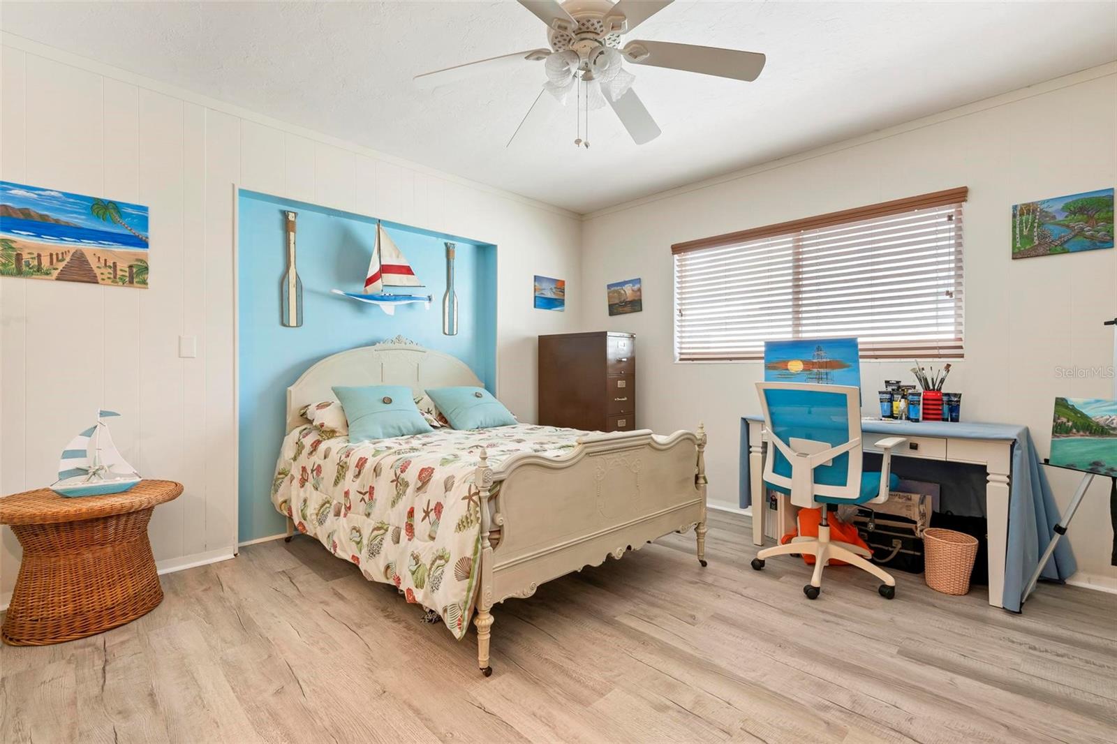 BEACH MANOR - Residential