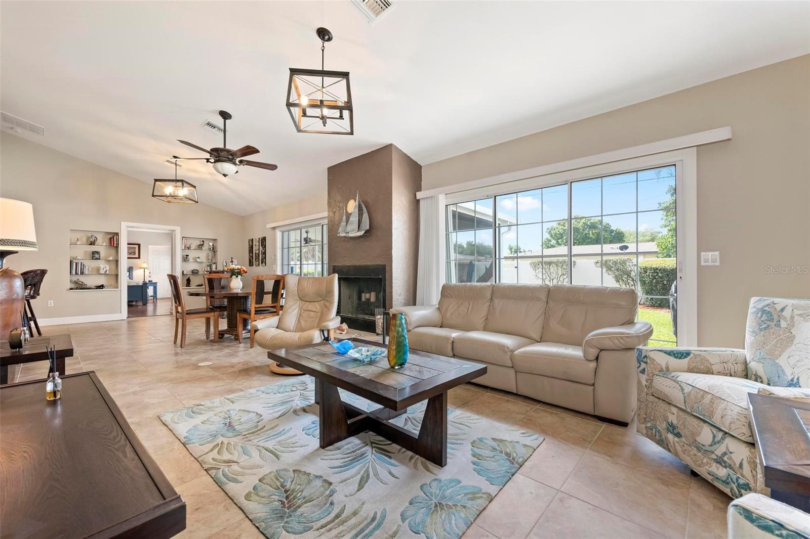 BEACH MANOR - Residential