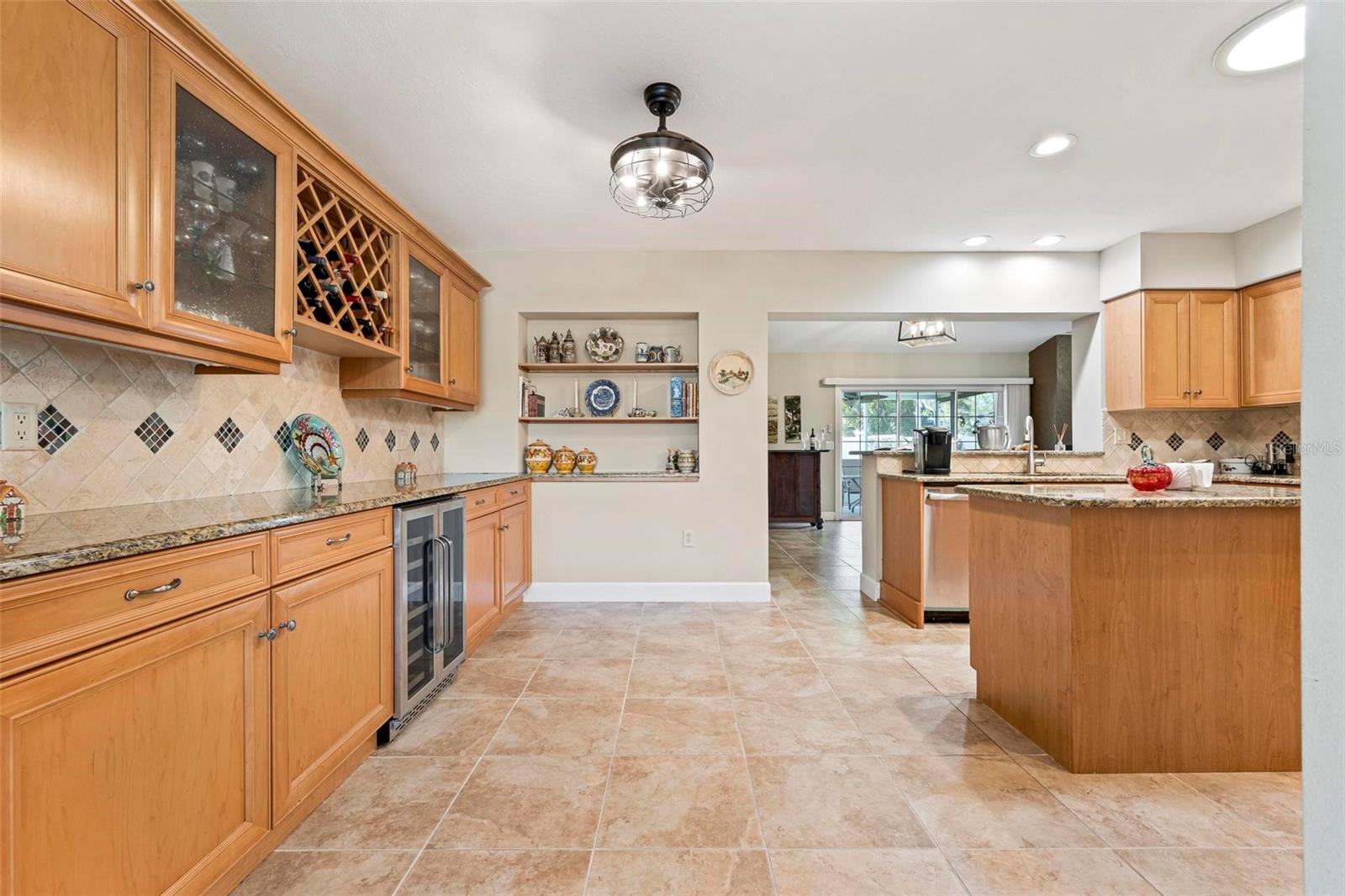 BEACH MANOR - Residential