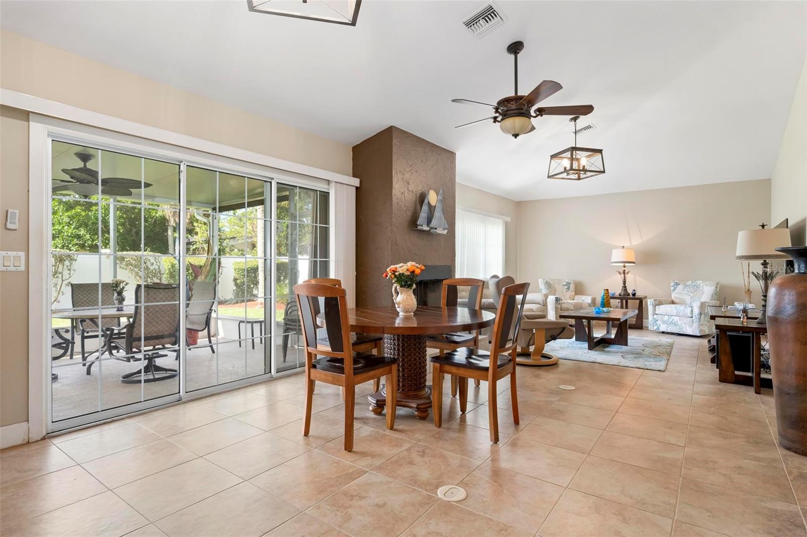 BEACH MANOR - Residential