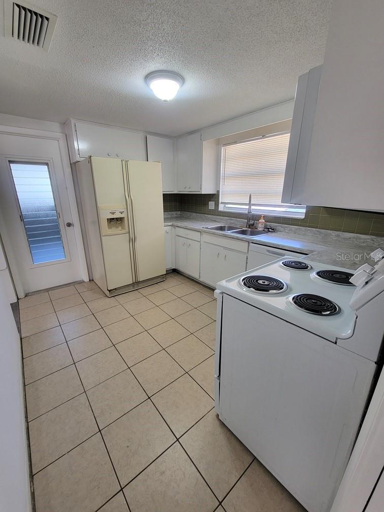 JASMINE LAKES - Residential Lease