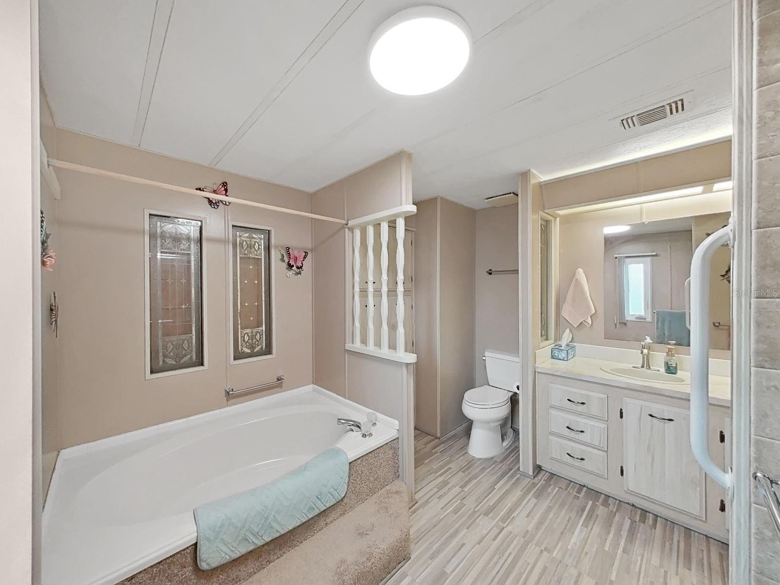 FOXWOOD LAKE ESTATES - Residential