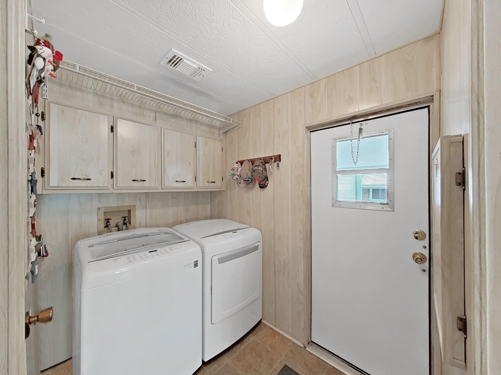 FOXWOOD LAKE ESTATES - Residential