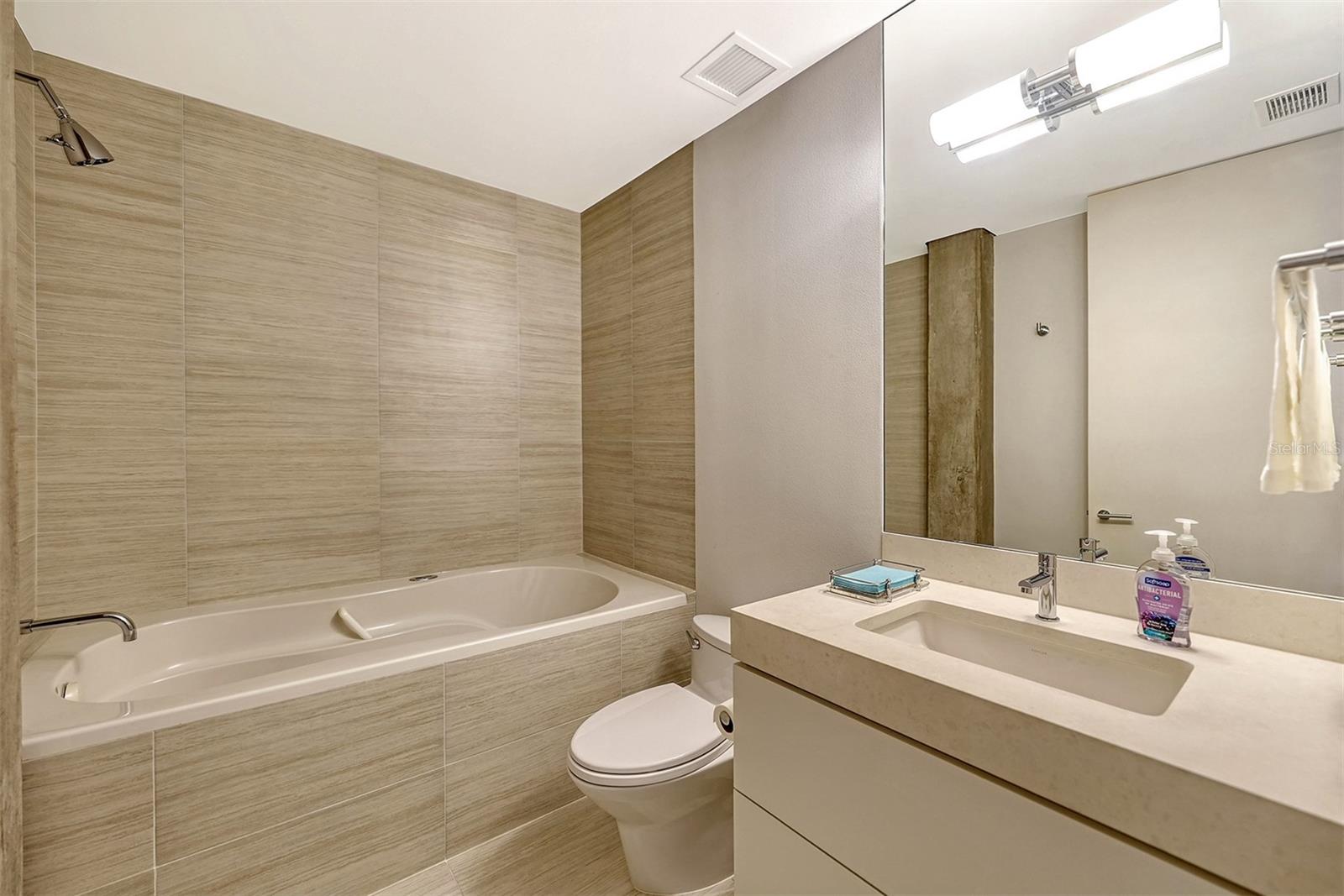 SANDERLING CLUB / SIESTA KEY - Residential