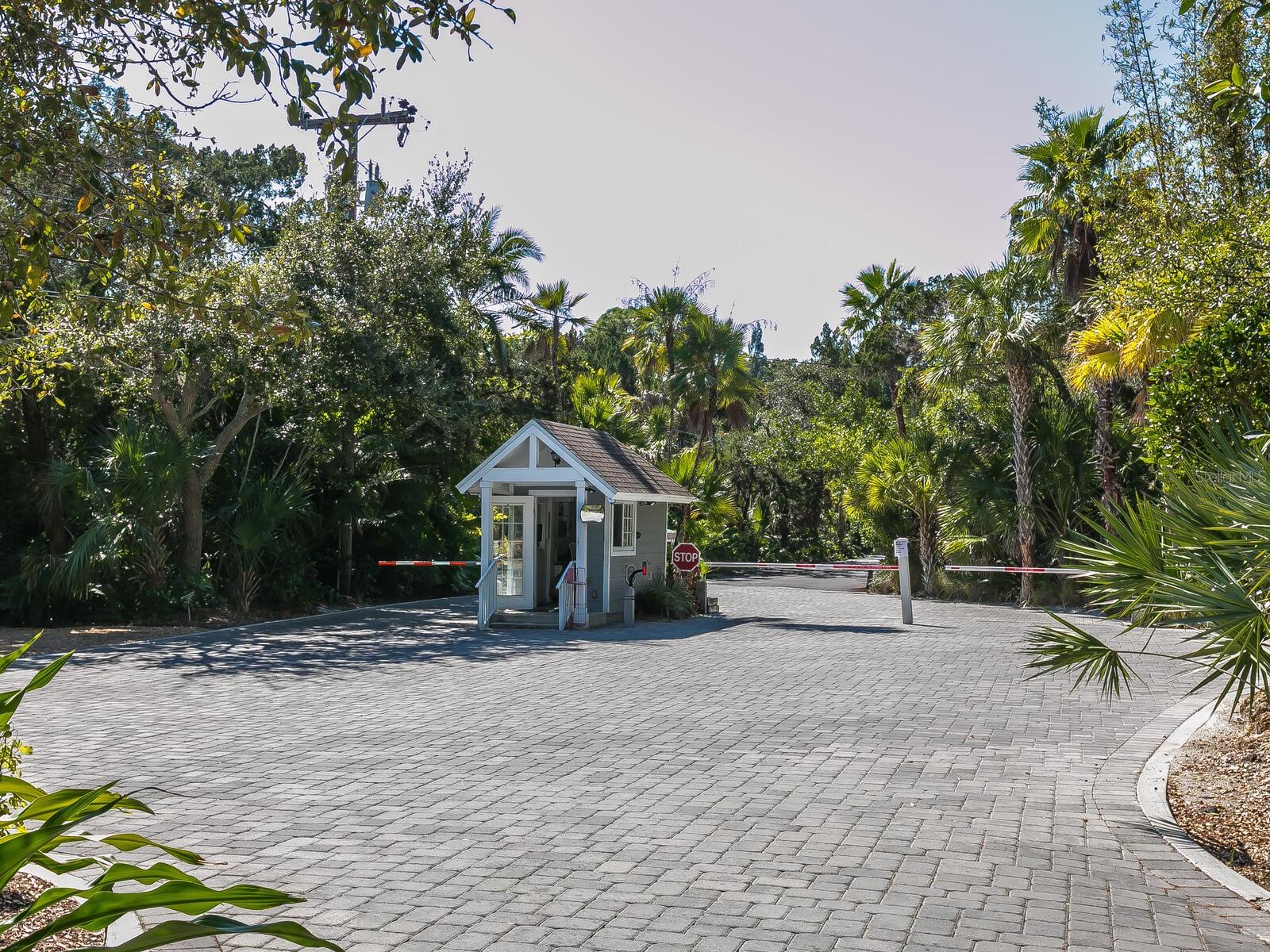 SANDERLING CLUB / SIESTA KEY - Residential