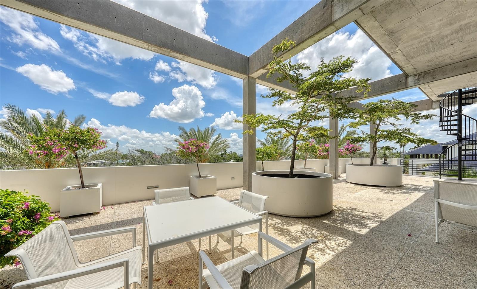 SANDERLING CLUB / SIESTA KEY - Residential