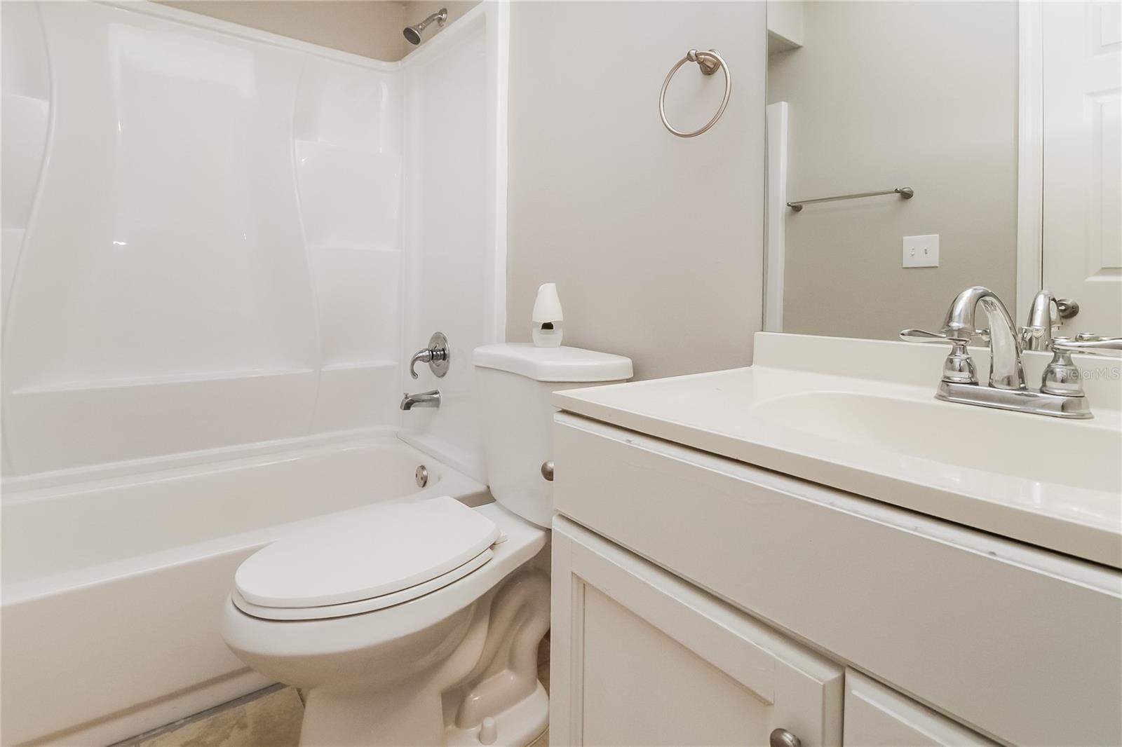 ACADEMY MANOR UNIT 02 - Residential Lease