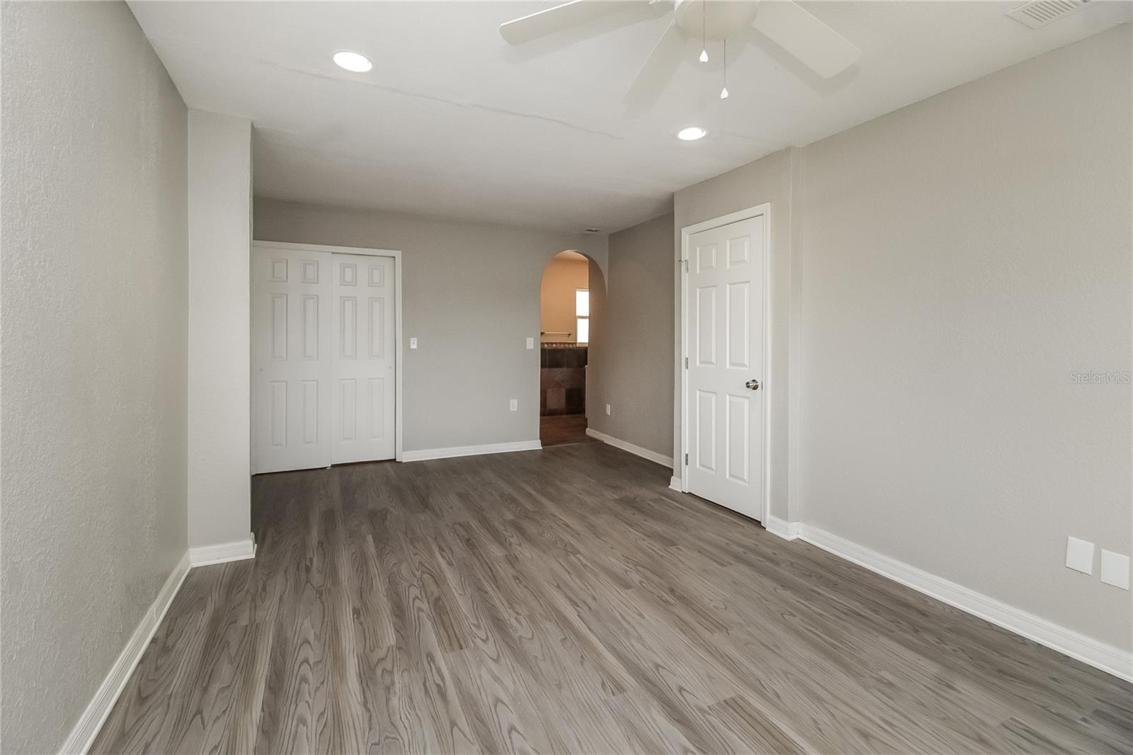 ACADEMY MANOR UNIT 02 - Residential Lease