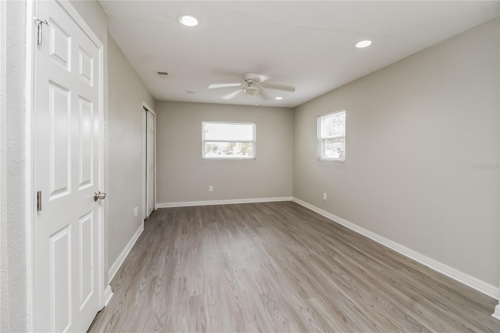 ACADEMY MANOR UNIT 02 - Residential Lease