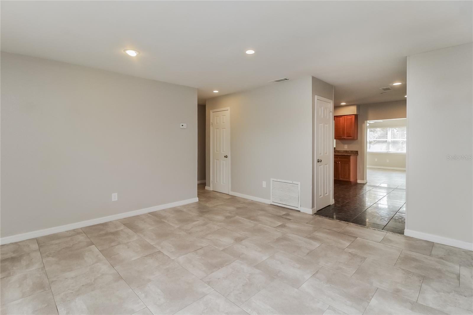 ACADEMY MANOR UNIT 02 - Residential Lease