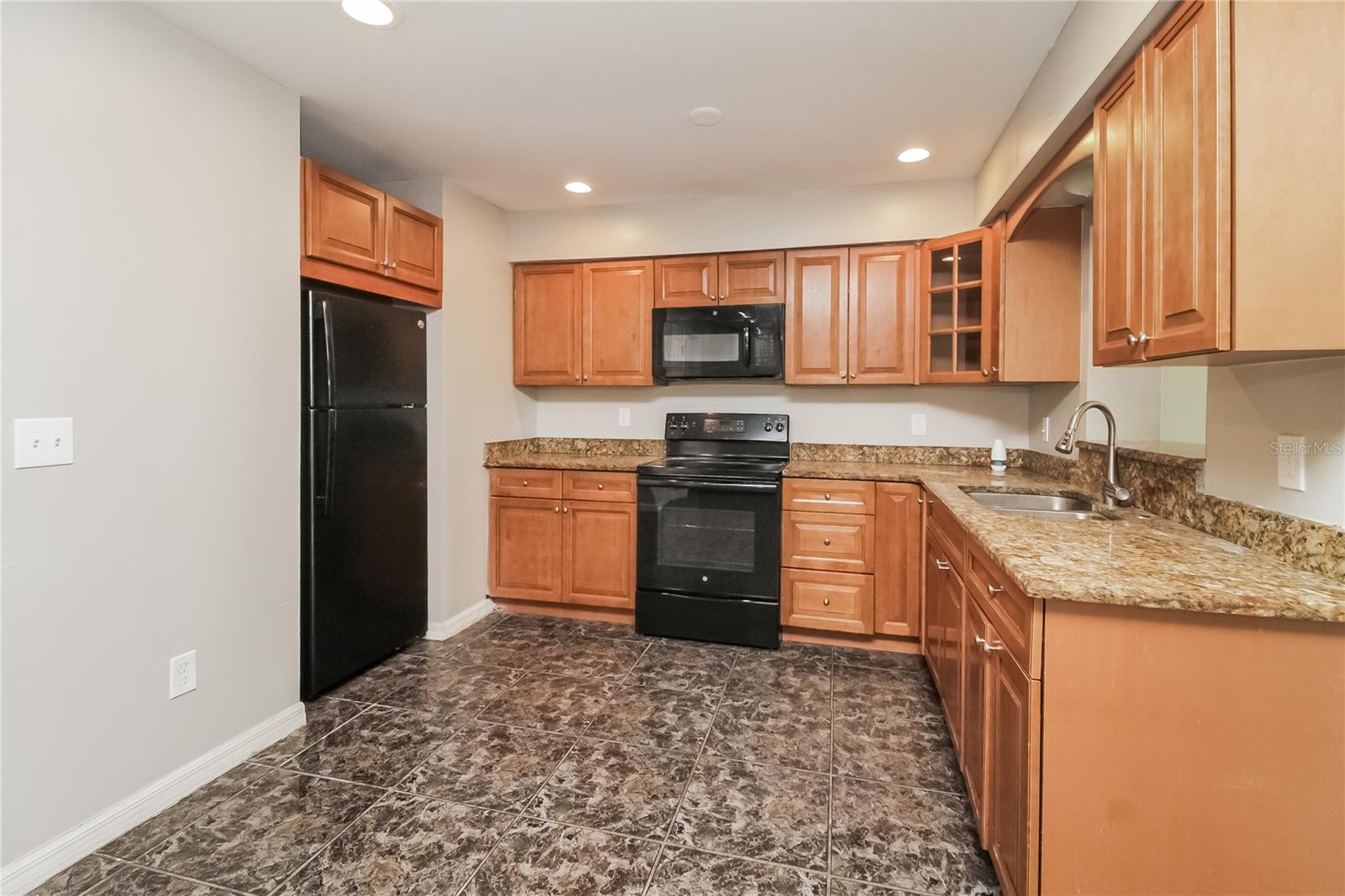 ACADEMY MANOR UNIT 02 - Residential Lease