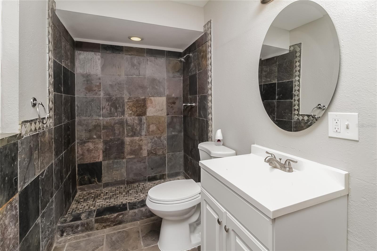 ACADEMY MANOR UNIT 02 - Residential Lease