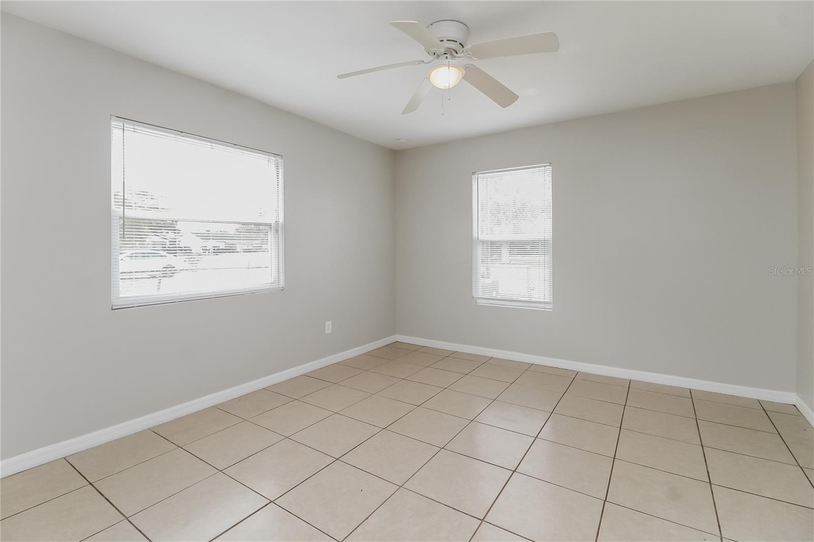 ACADEMY MANOR UNIT 02 - Residential Lease