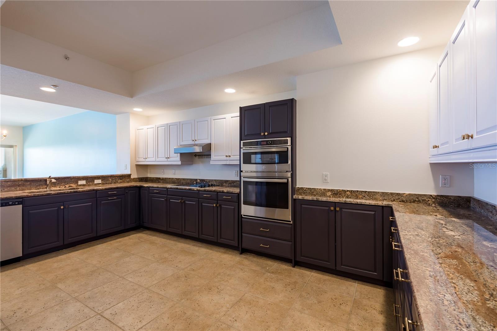 LA VISTANA CONDO - Residential