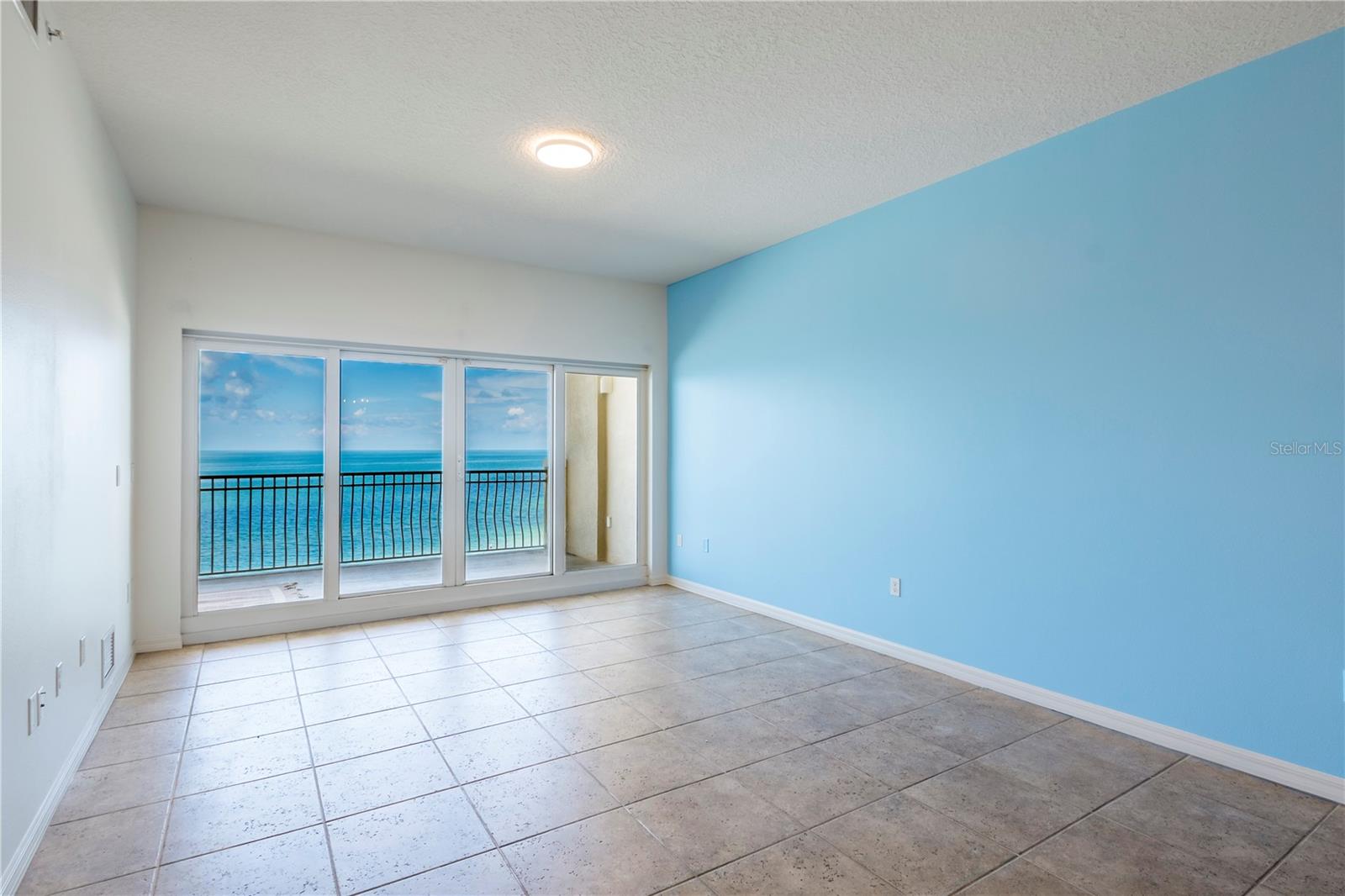 LA VISTANA CONDO - Residential