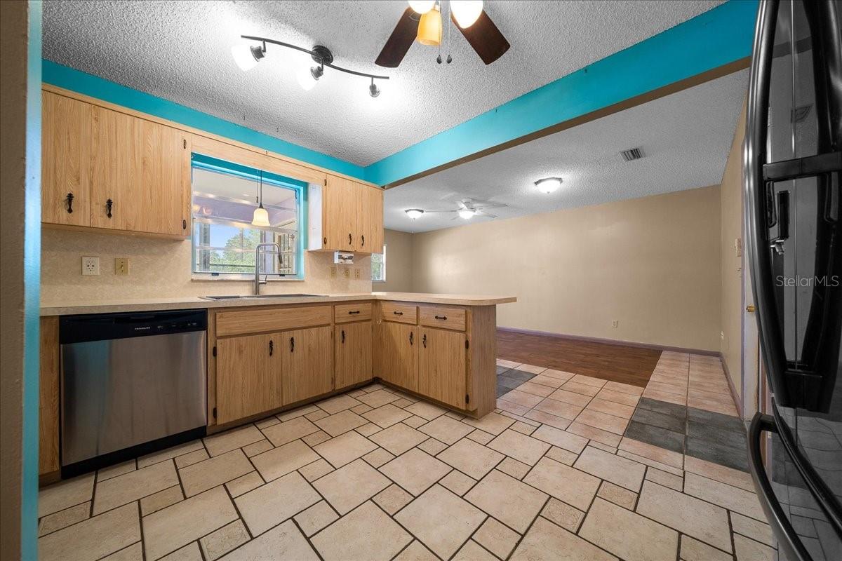 CIRCLE SQUARE WOODS - Residential