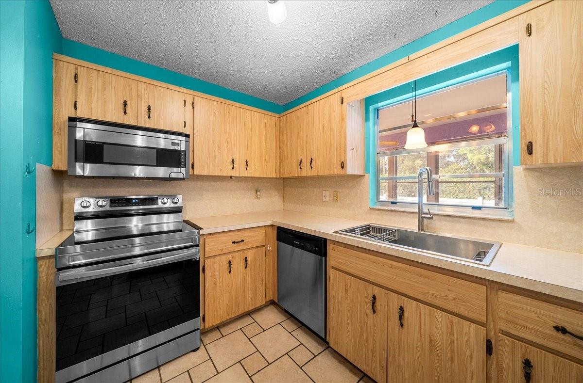 CIRCLE SQUARE WOODS - Residential