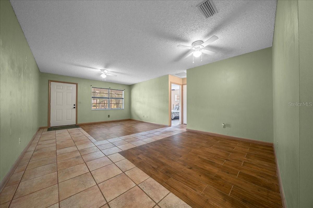 CIRCLE SQUARE WOODS - Residential