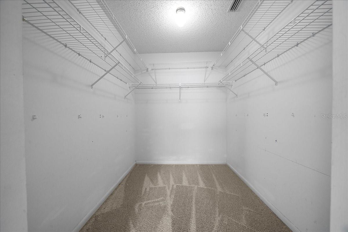 CIRCLE SQUARE WOODS - Residential