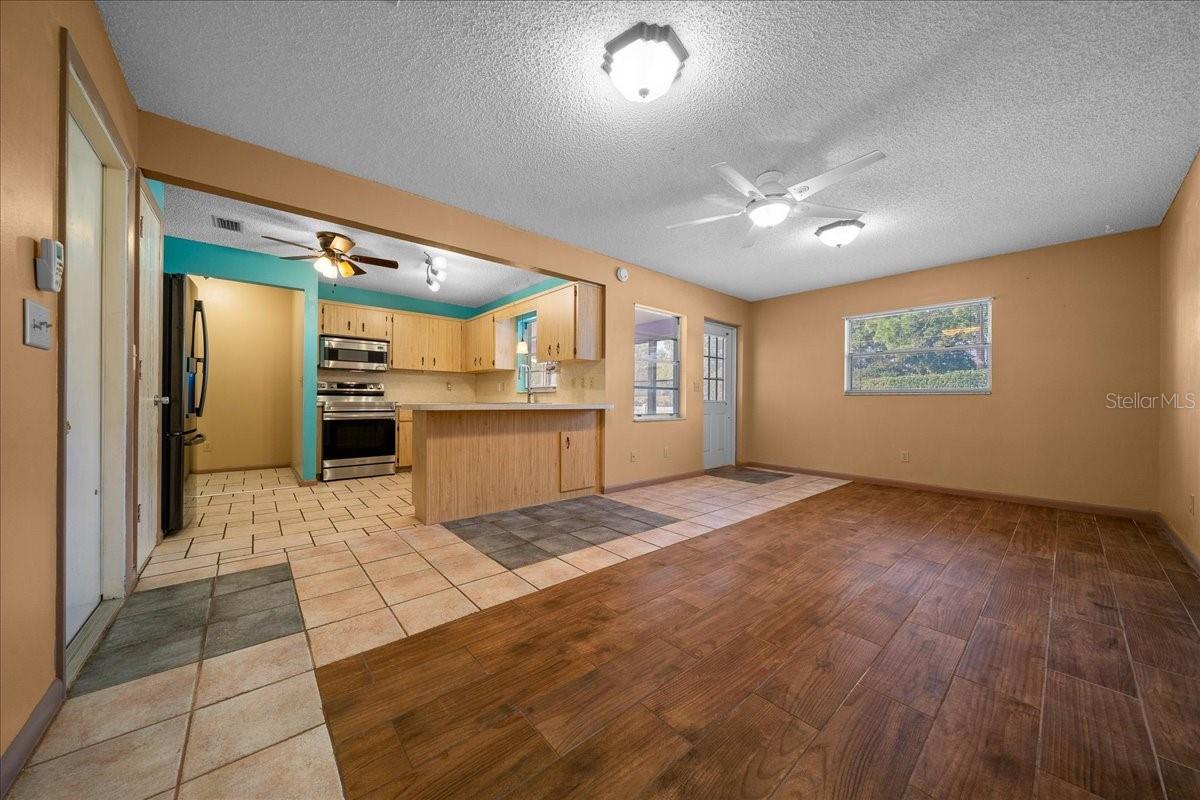 CIRCLE SQUARE WOODS - Residential