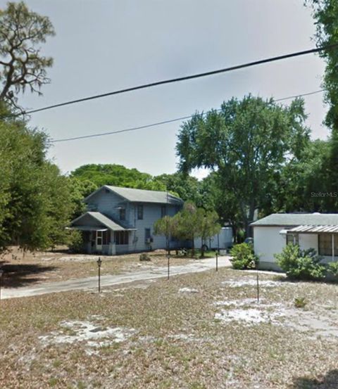 A home in WINTER HAVEN