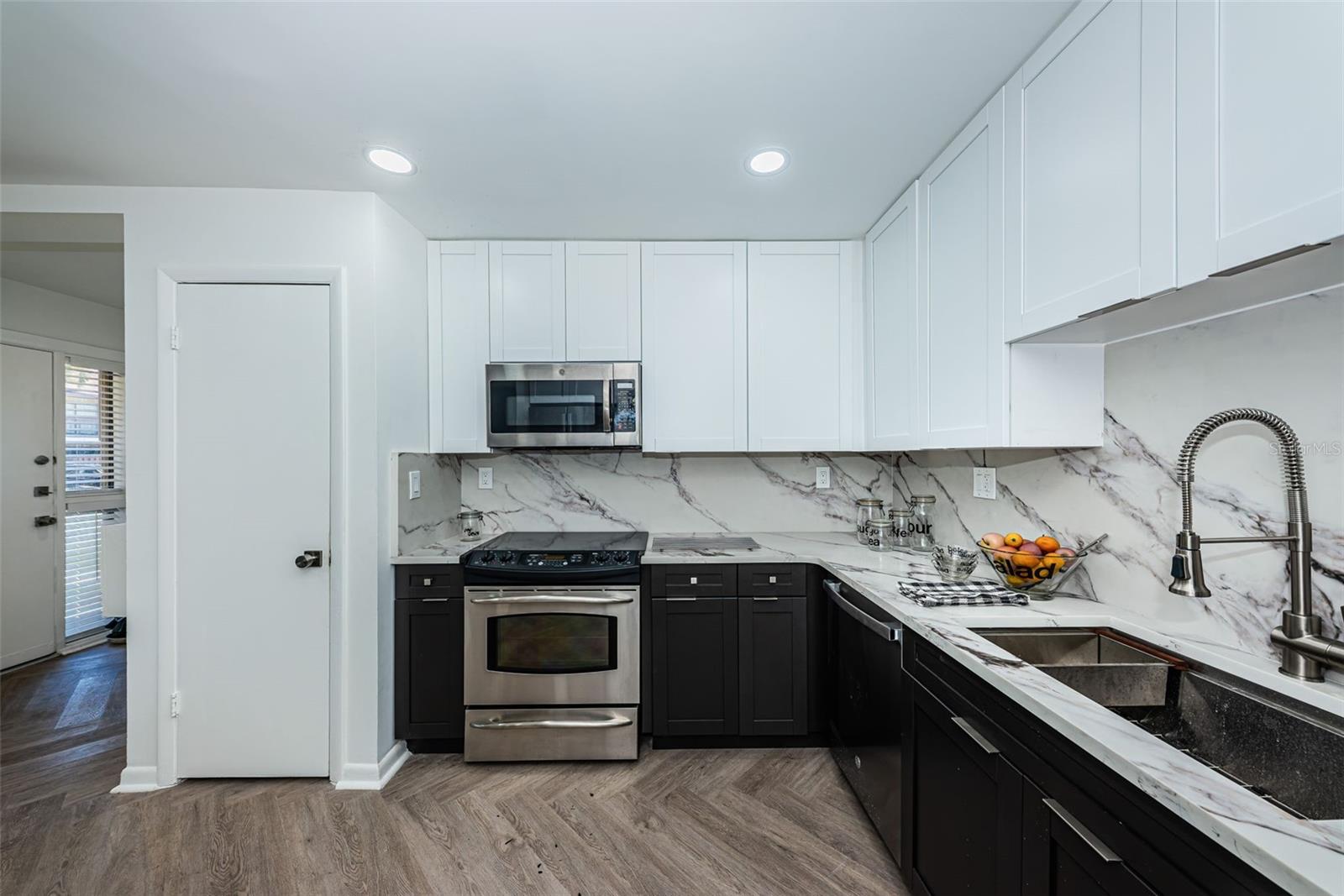 VILLAGE LAKE CONDO - Residential