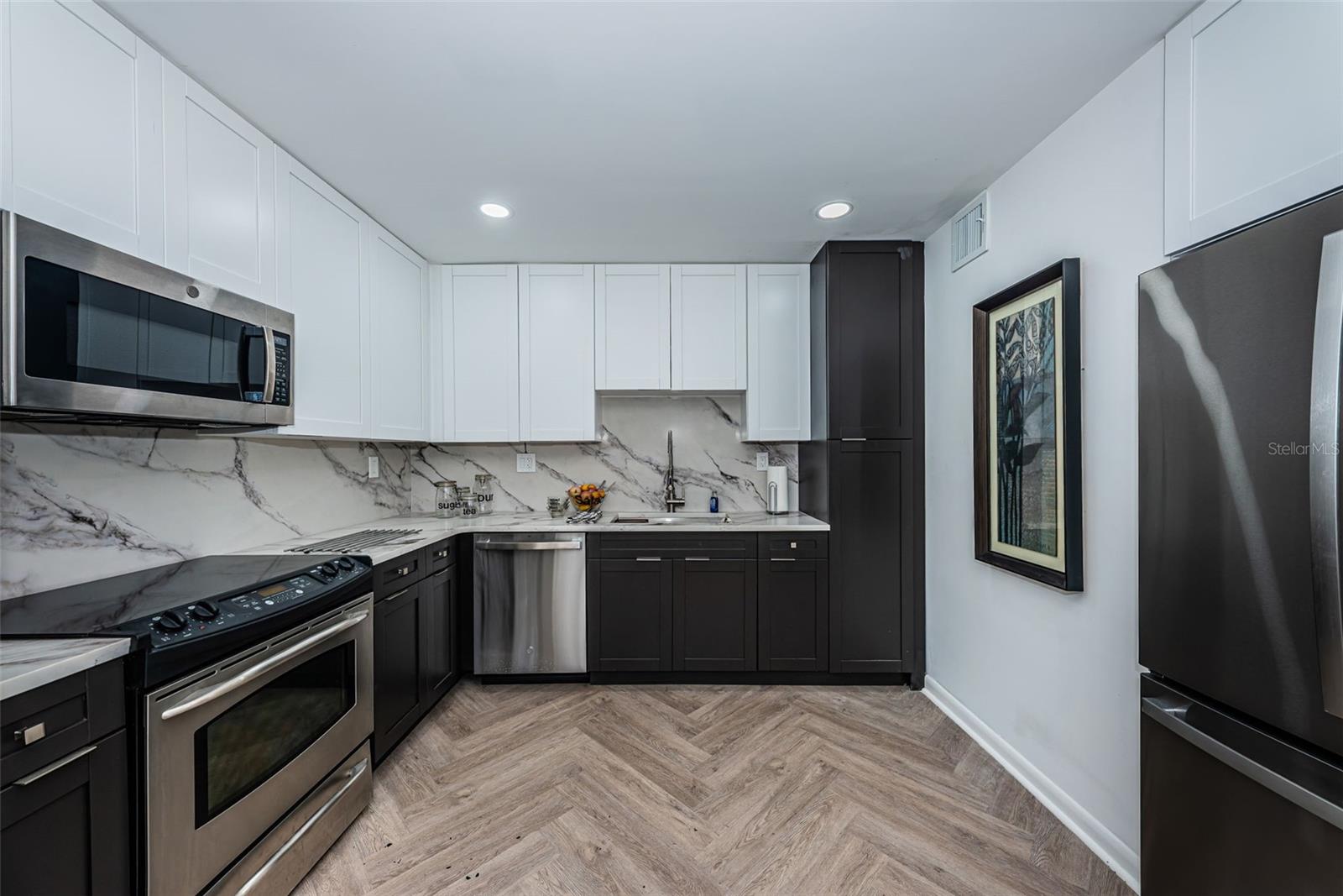VILLAGE LAKE CONDO - Residential