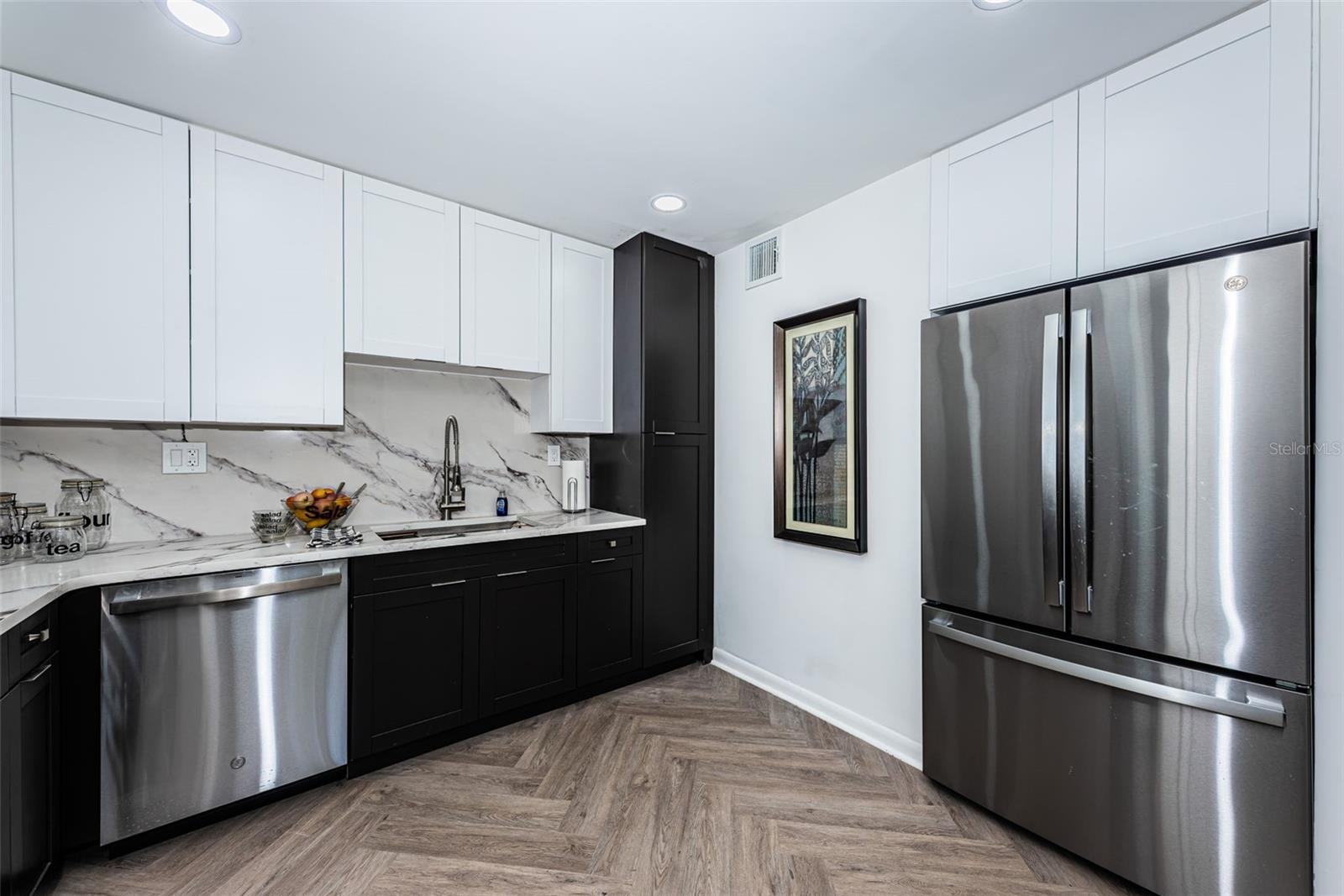 VILLAGE LAKE CONDO - Residential