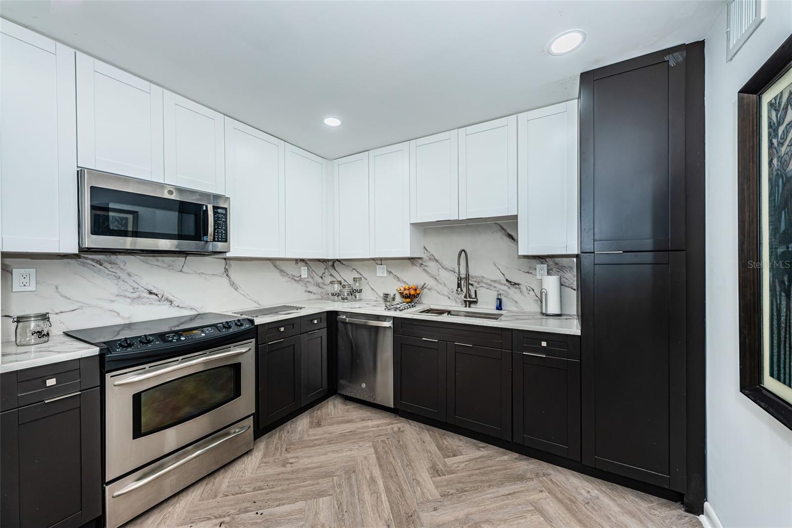 VILLAGE LAKE CONDO - Residential
