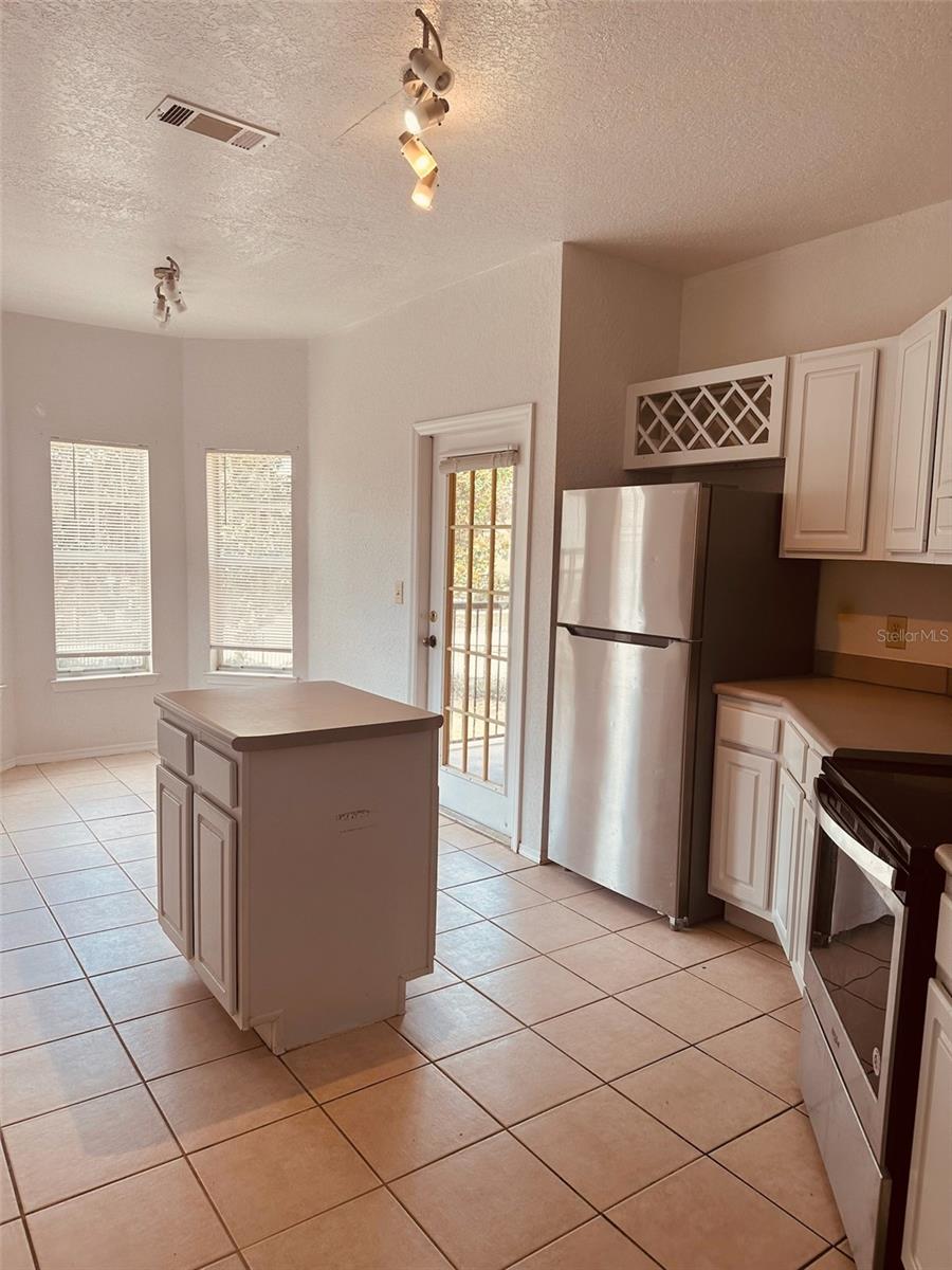 NOTTING HILL A CONDO - Residential