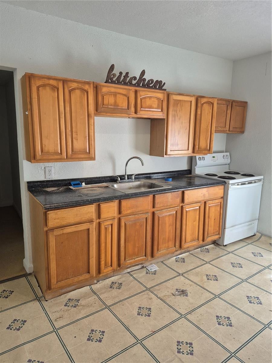 Photo of 1121 S Locust Avenue, Sanford, FL 32771 (MLS # O6450738)
