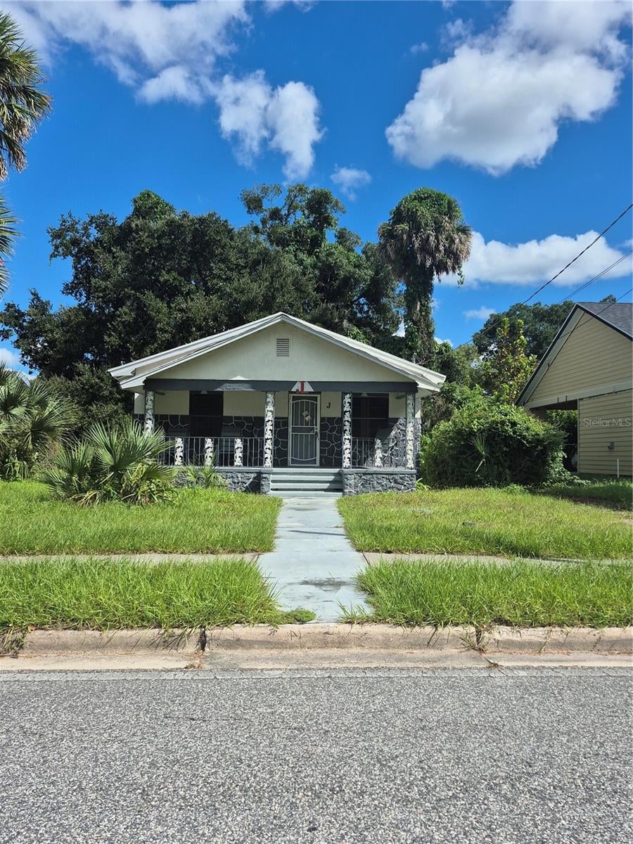 1121 S LOCUST AVENUE