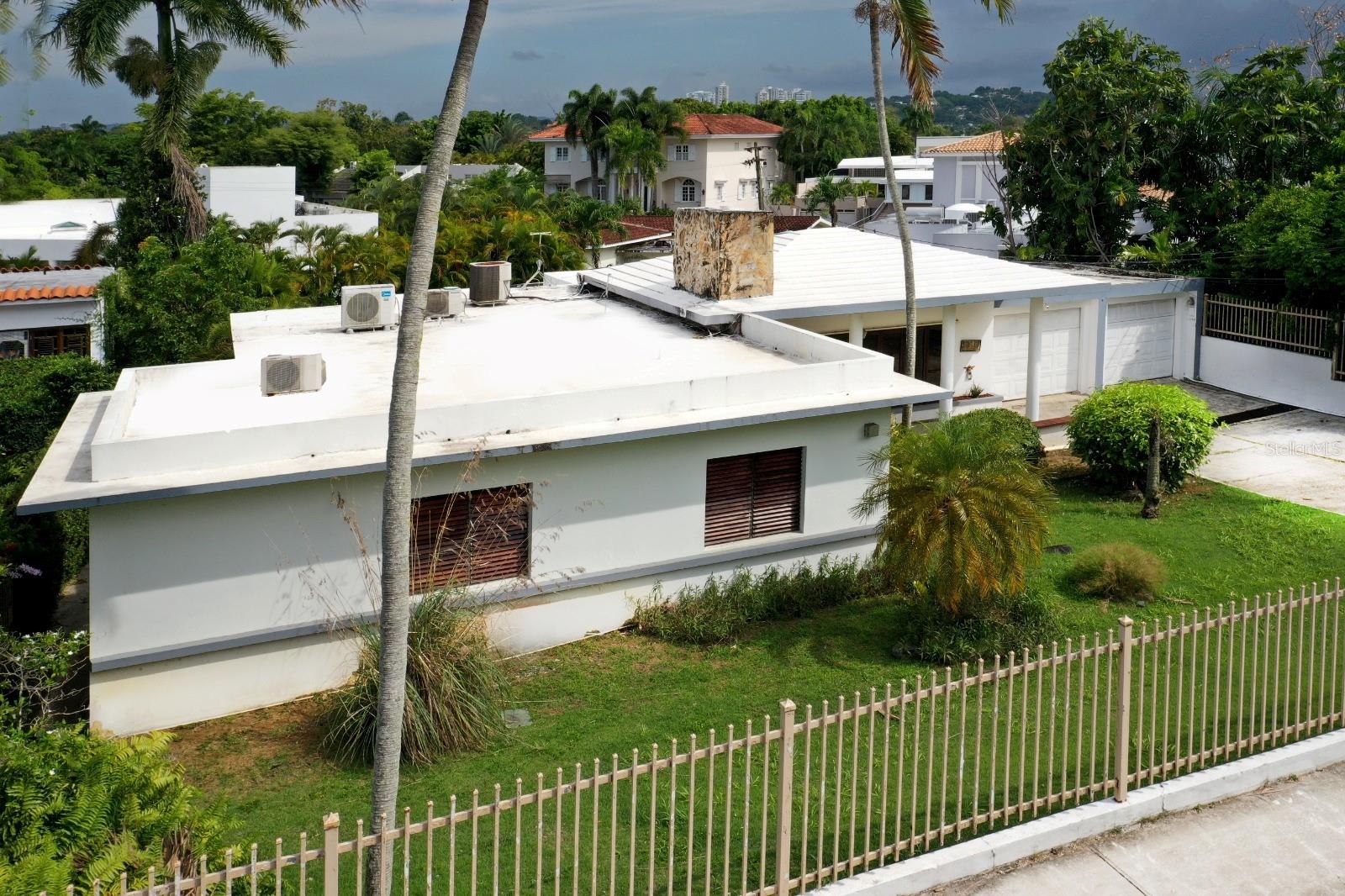 VILLA CAPARRA - Residential