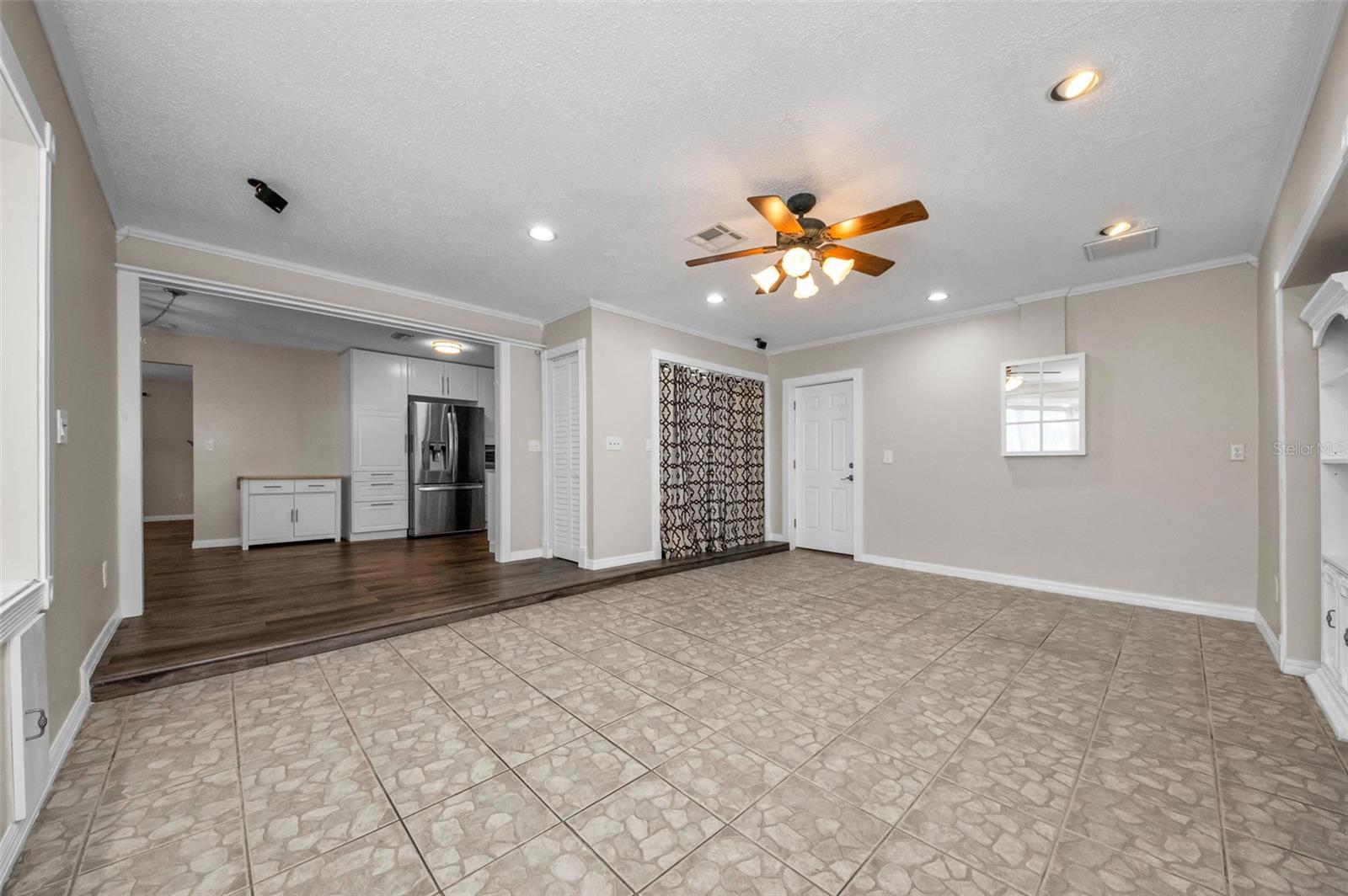 AUTUMN RUN - Residential