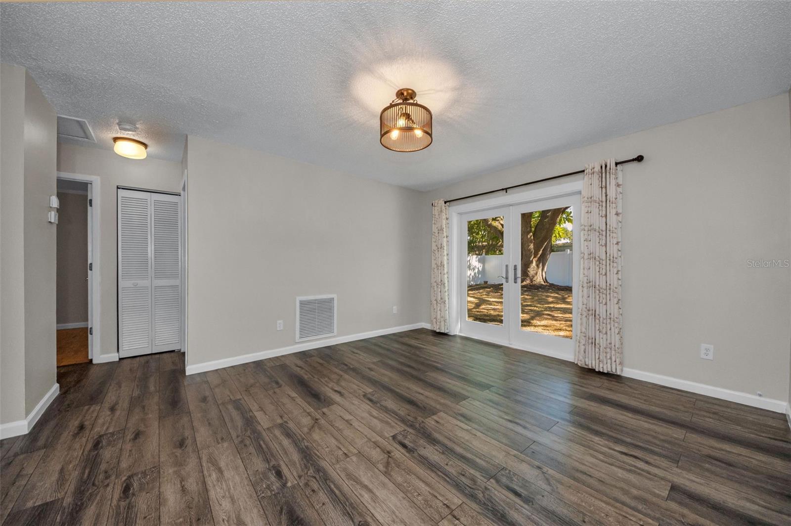 AUTUMN RUN - Residential