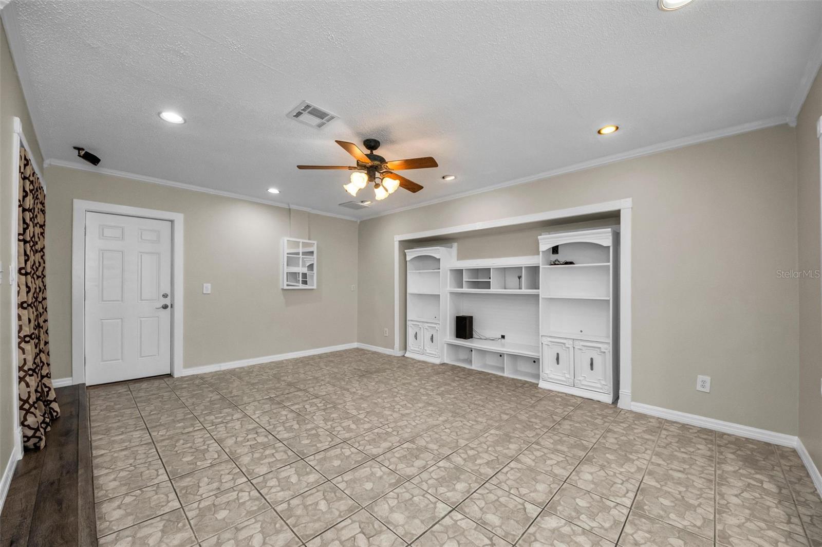 AUTUMN RUN - Residential